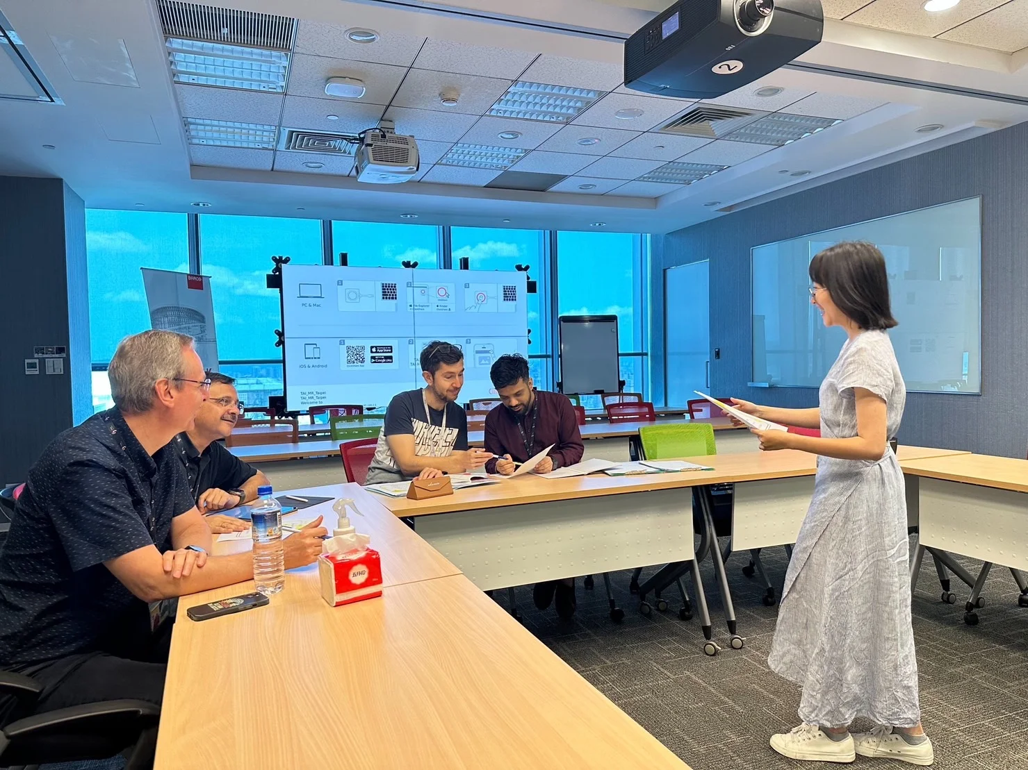 Classes 2 老師到公司教外籍員工中文