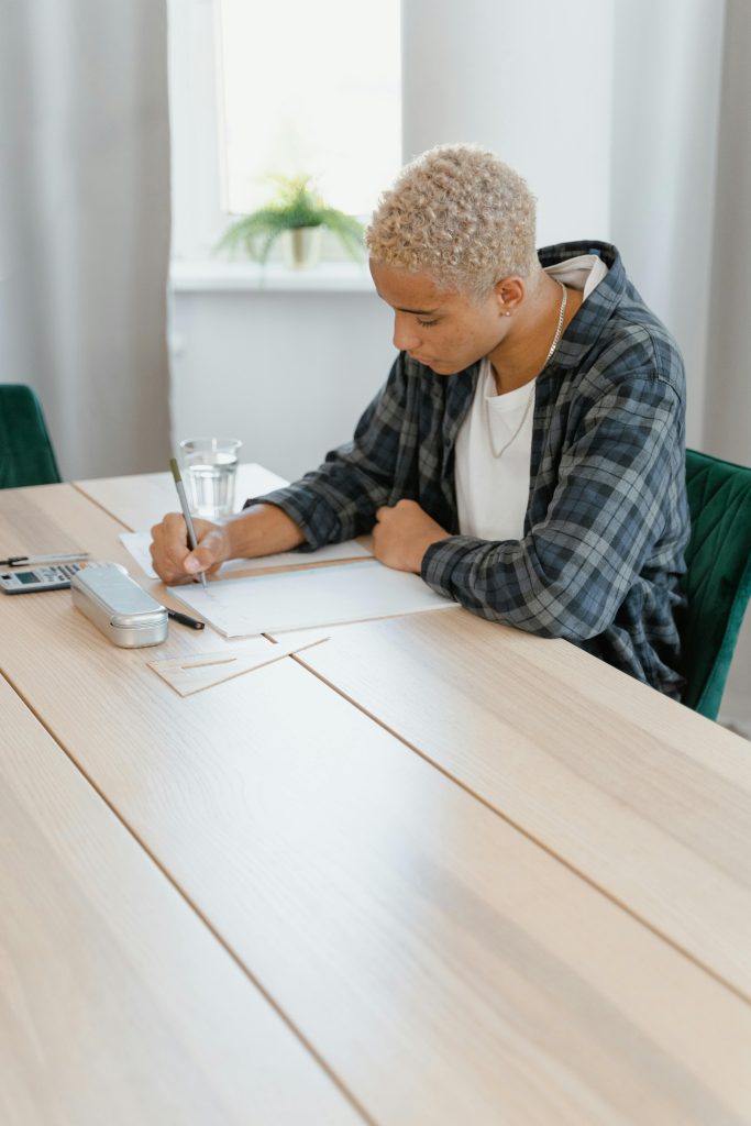 How to Choose a Chinese Tutor: Rates, Classes, and What to Consider? 2 pexels mart production 8472990